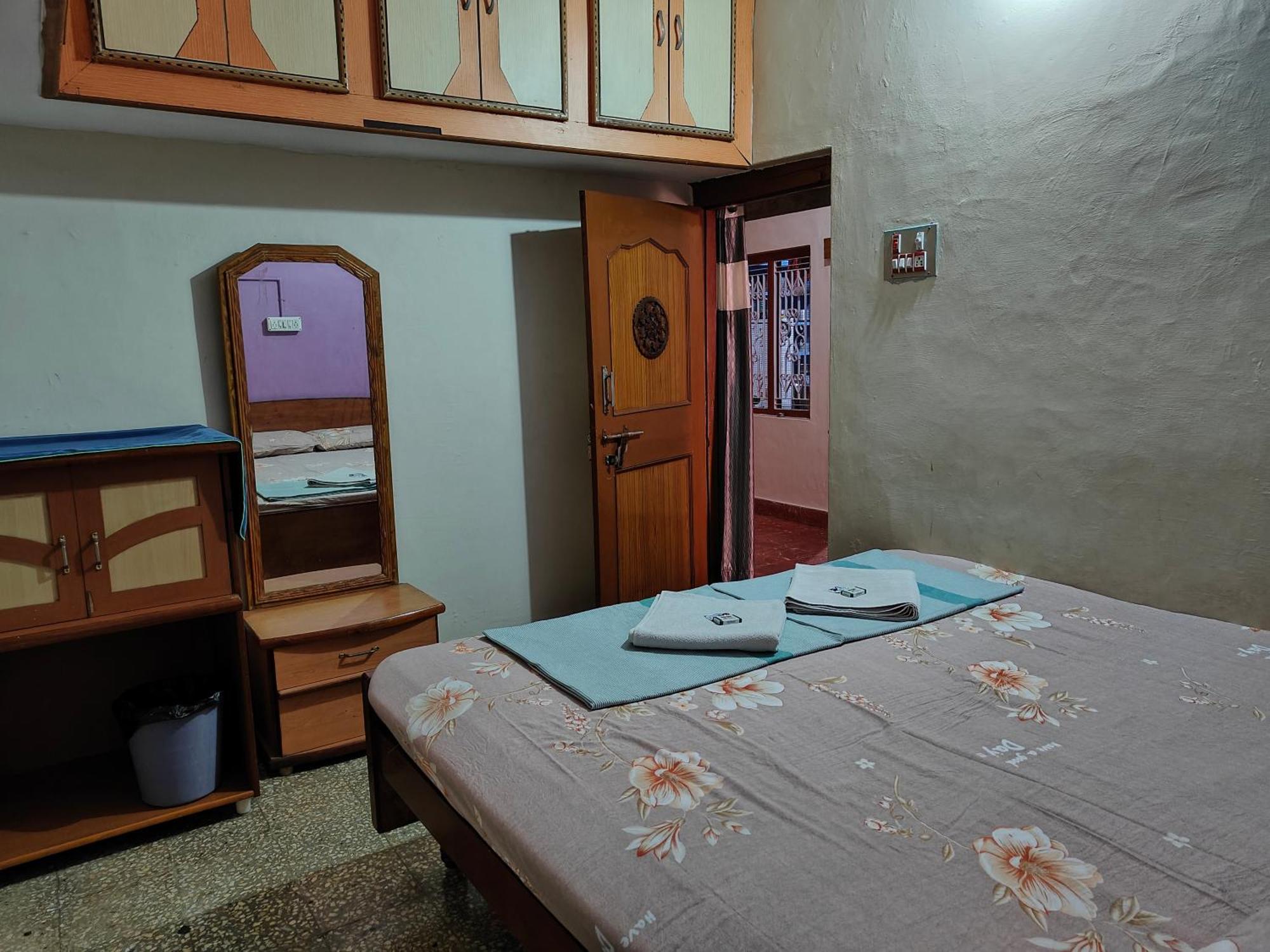 Rocky Guesthouse Hampi Luaran gambar