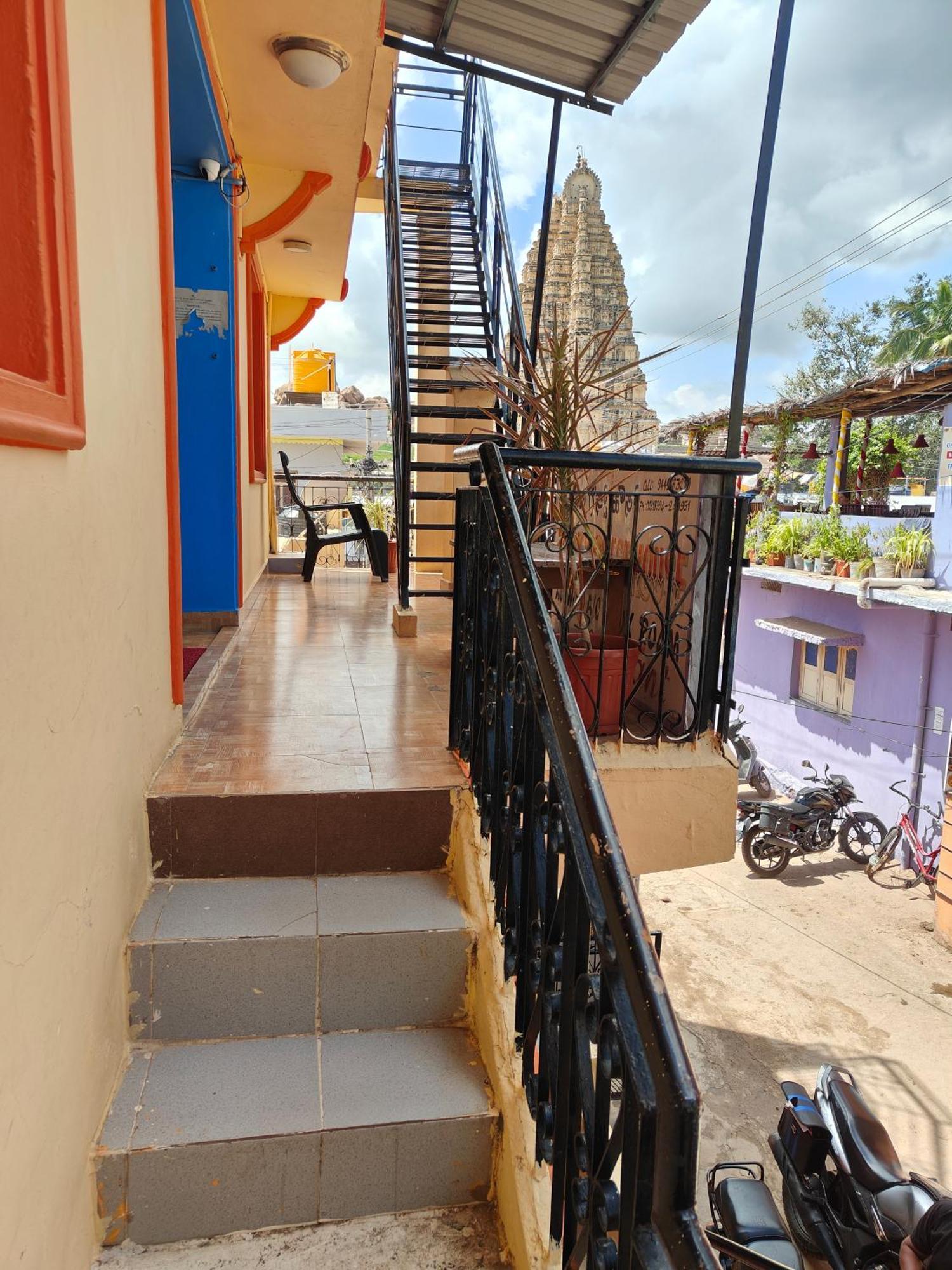 Rocky Guesthouse Hampi Luaran gambar