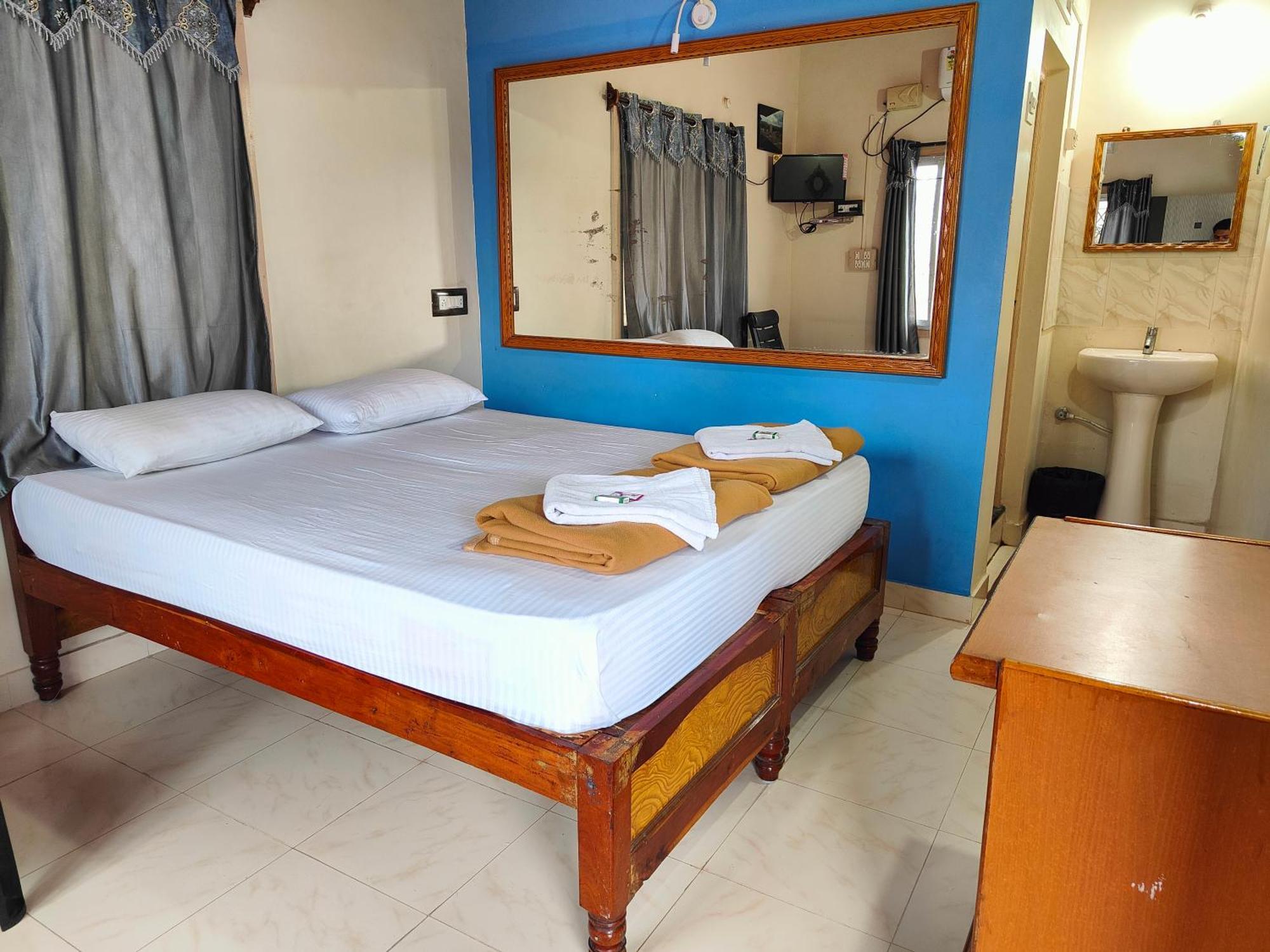 Rocky Guesthouse Hampi Luaran gambar