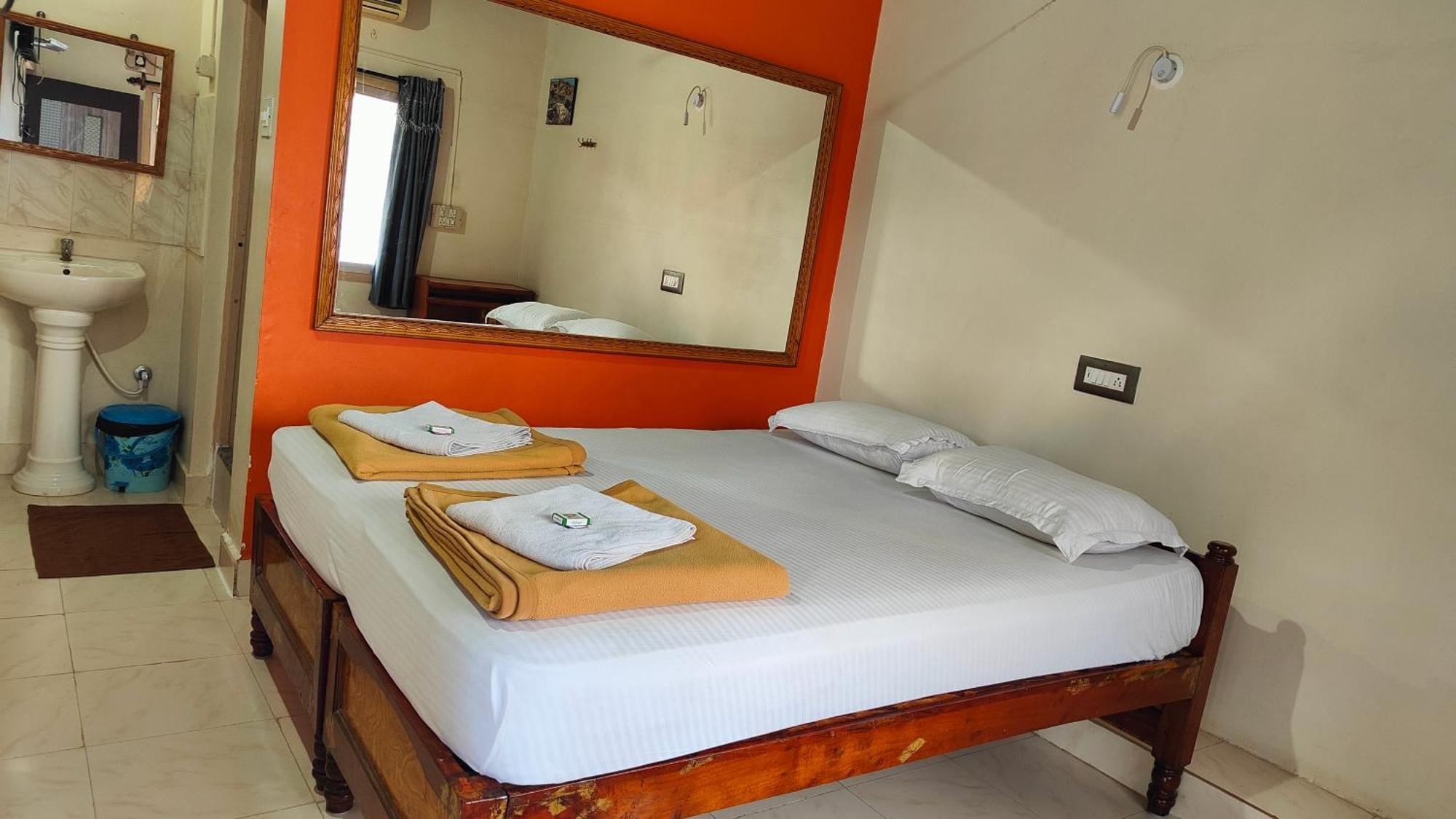 Rocky Guesthouse Hampi Luaran gambar