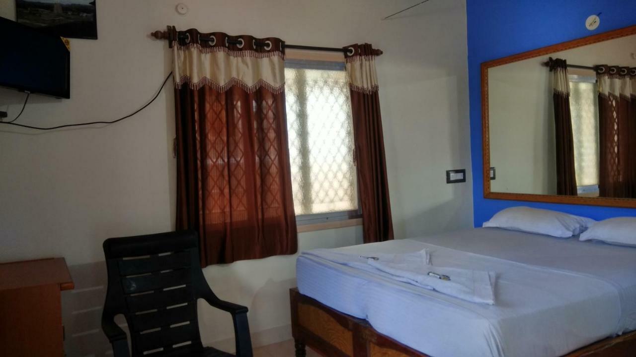 Rocky Guesthouse Hampi Luaran gambar