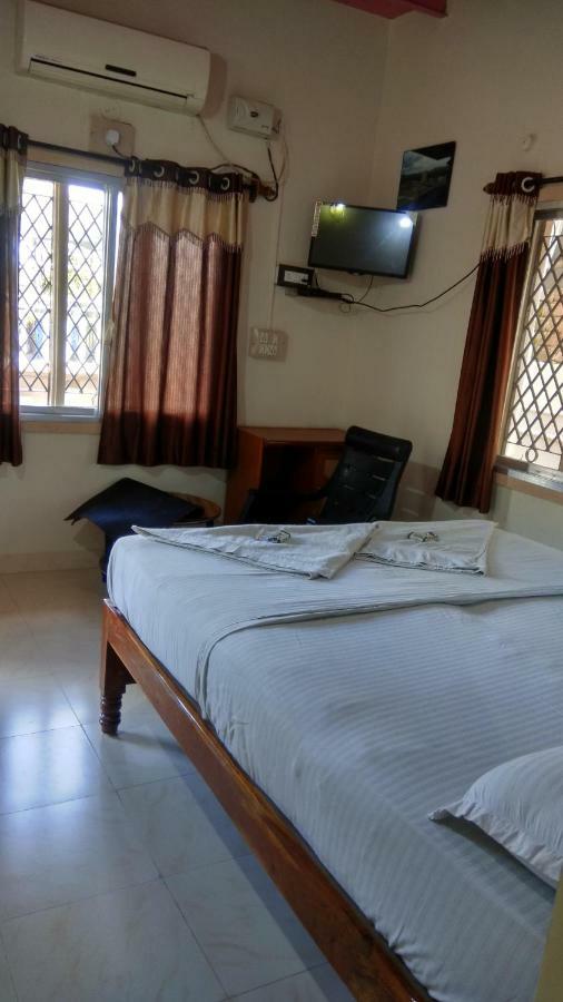 Rocky Guesthouse Hampi Luaran gambar