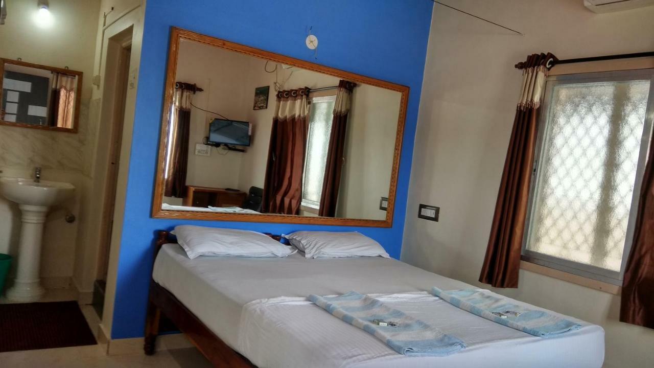Rocky Guesthouse Hampi Luaran gambar
